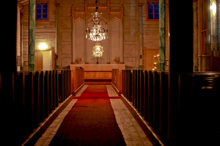 Iso kirkko tyhjänä. Kuva Lea Ruotsalainen